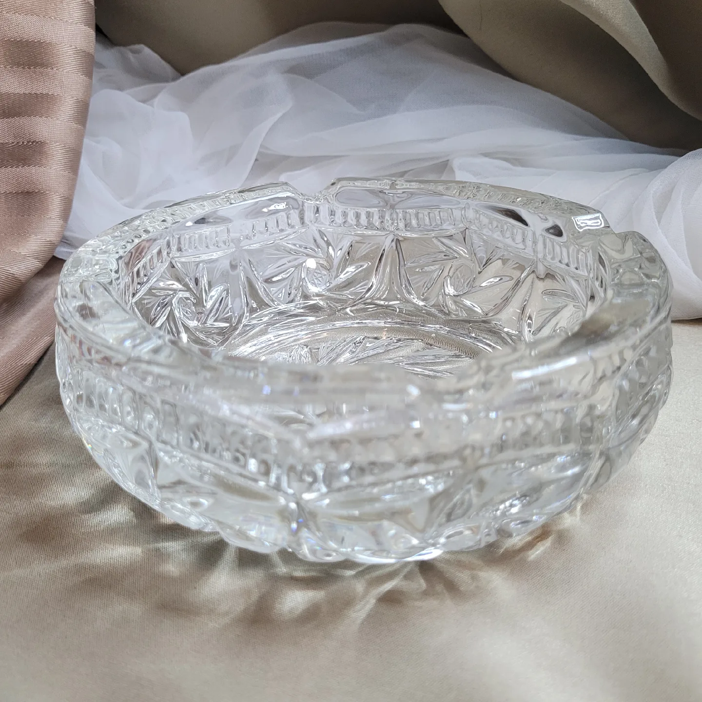 Beautiful 6 1/2" x 2 1/2" Solid Heavy Chrystal Ashray image indicator(5)