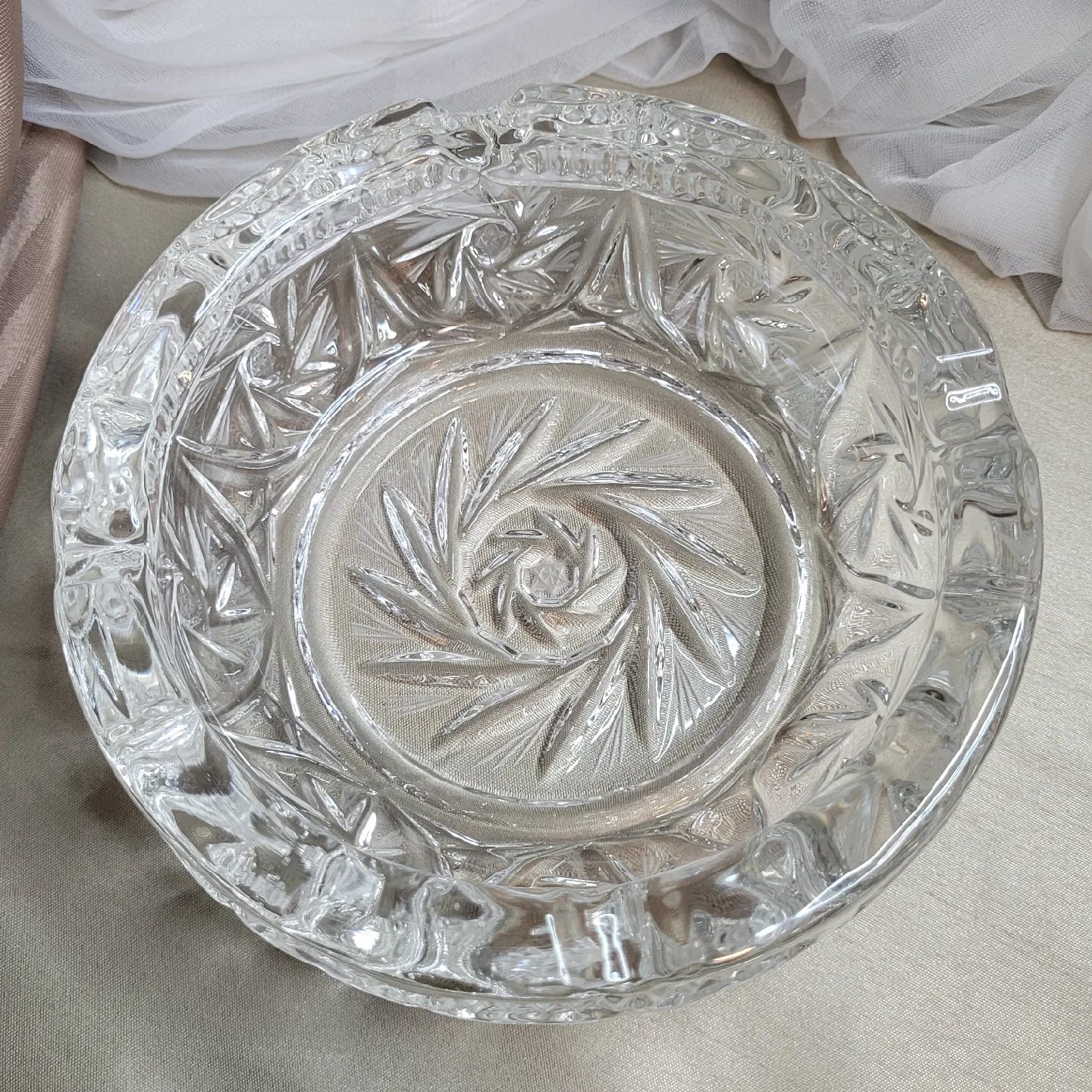 Beautiful 6 1/2" x 2 1/2" Solid Heavy Chrystal Ashray image indicator(6)