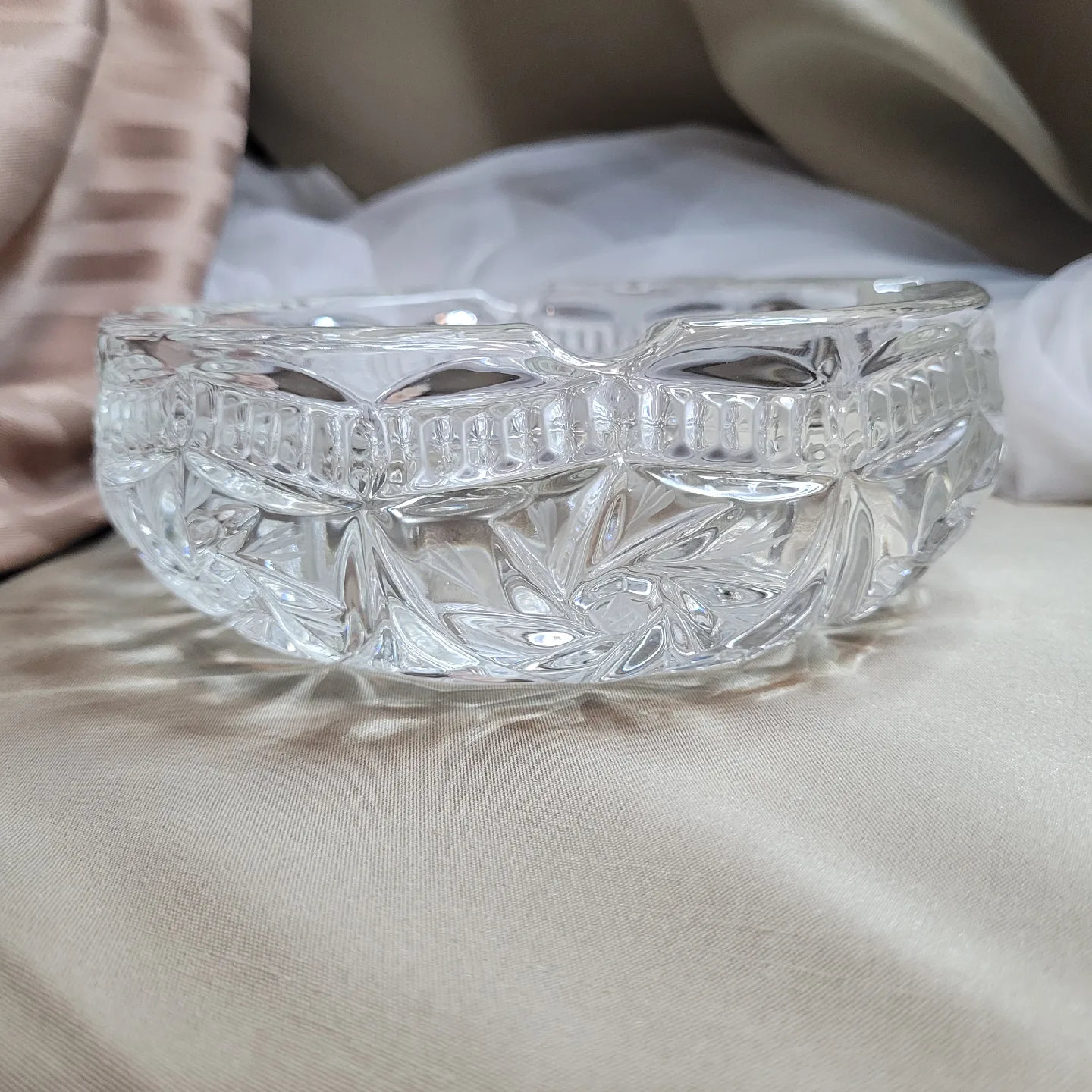 Beautiful 6 1/2" x 2 1/2" Solid Heavy Chrystal Ashray image indicator(7)