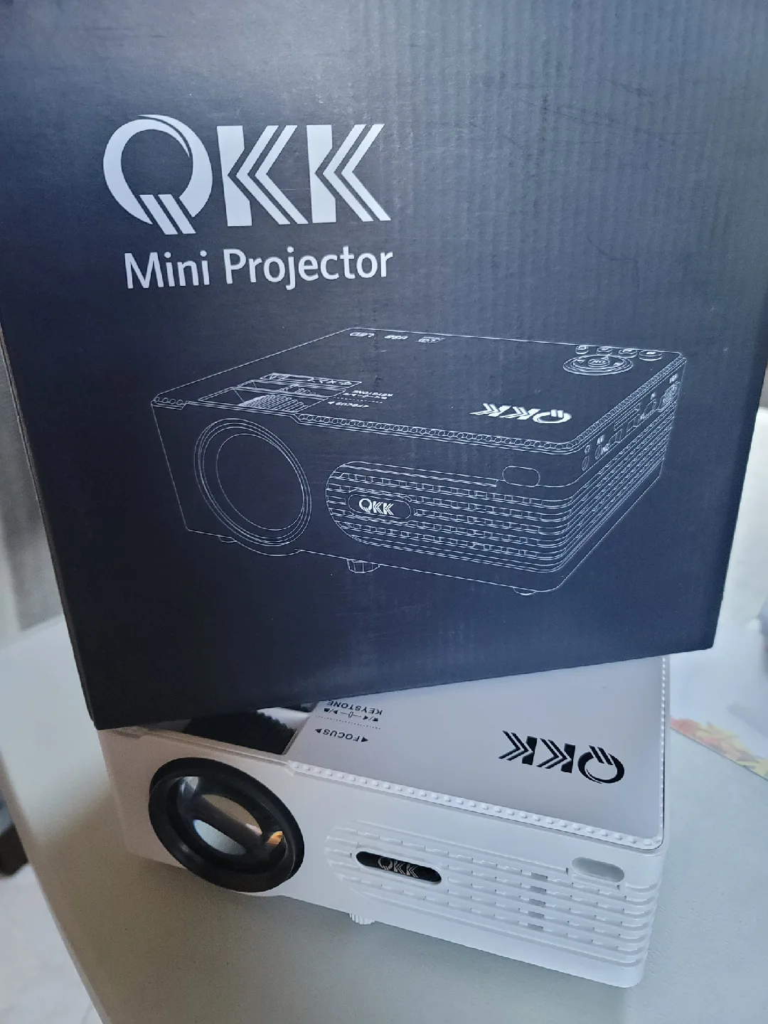 QKK Mini Projector - White -  New image indicator(2)