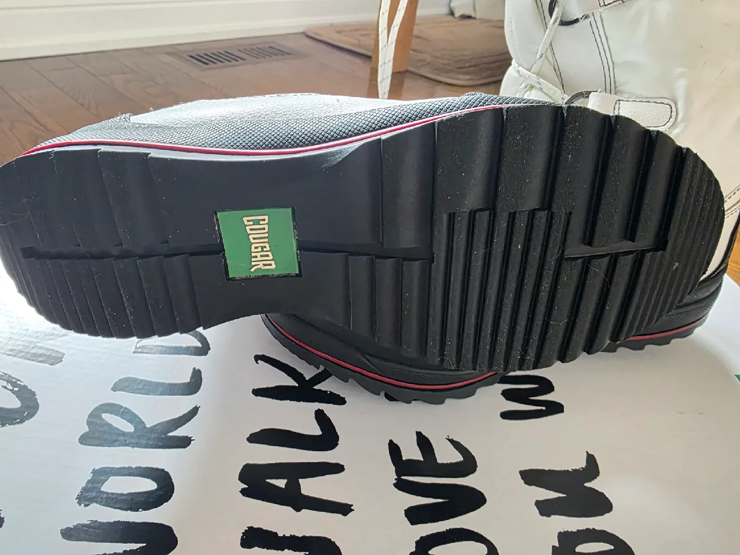 Cougar White Winter Boots size 9 image indicator(2)