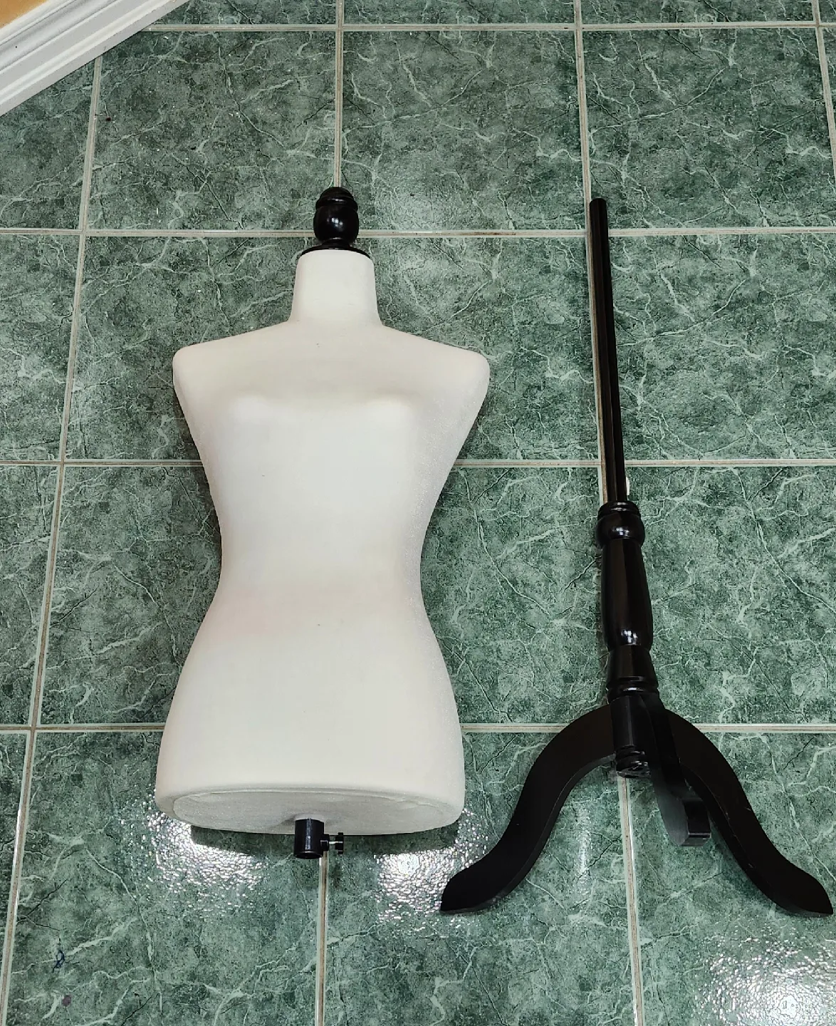 White Dress Form Mannequin image indicator(3)