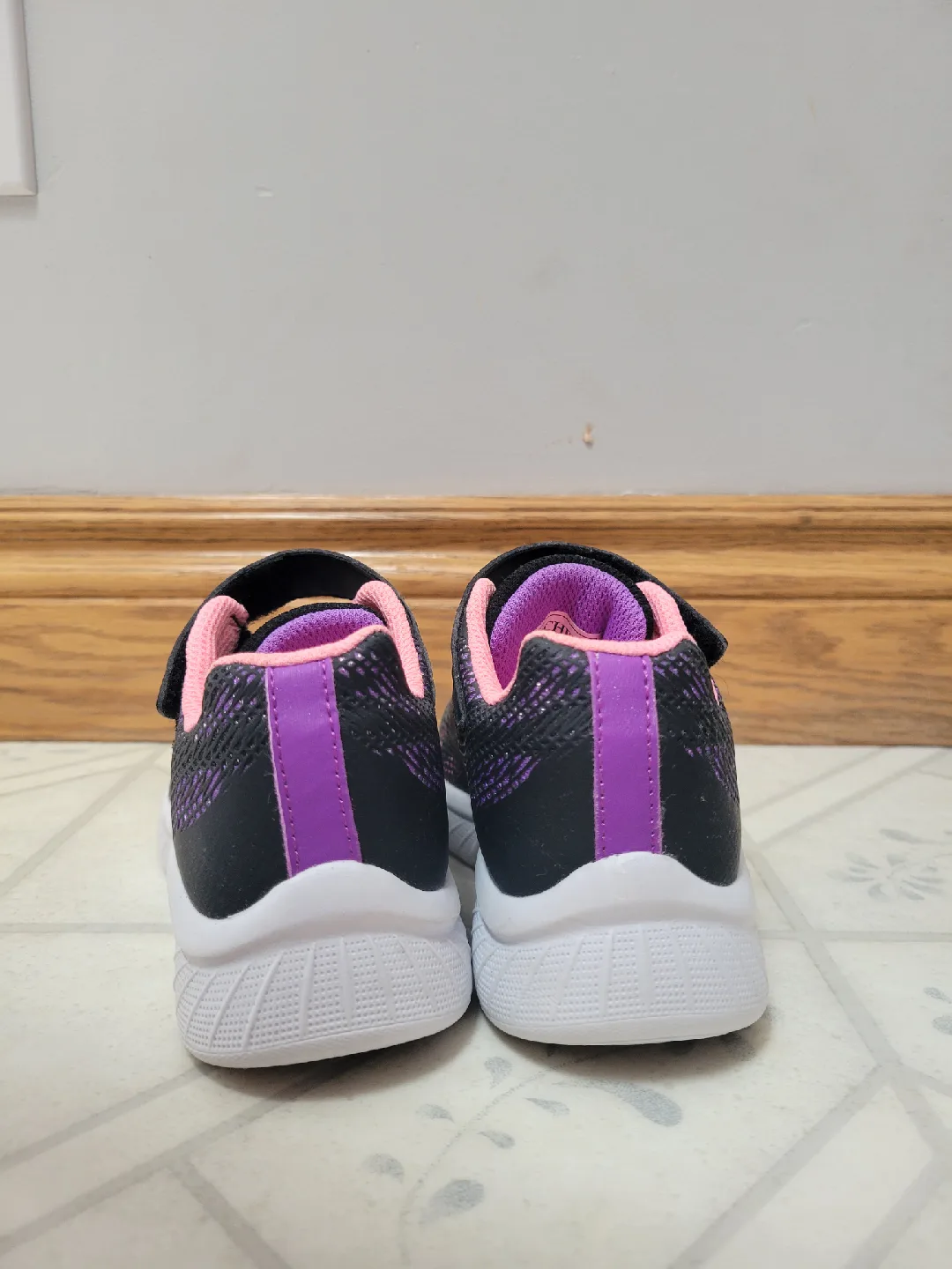 Skechers Kids' Sneaker - Size 11 image indicator(2)