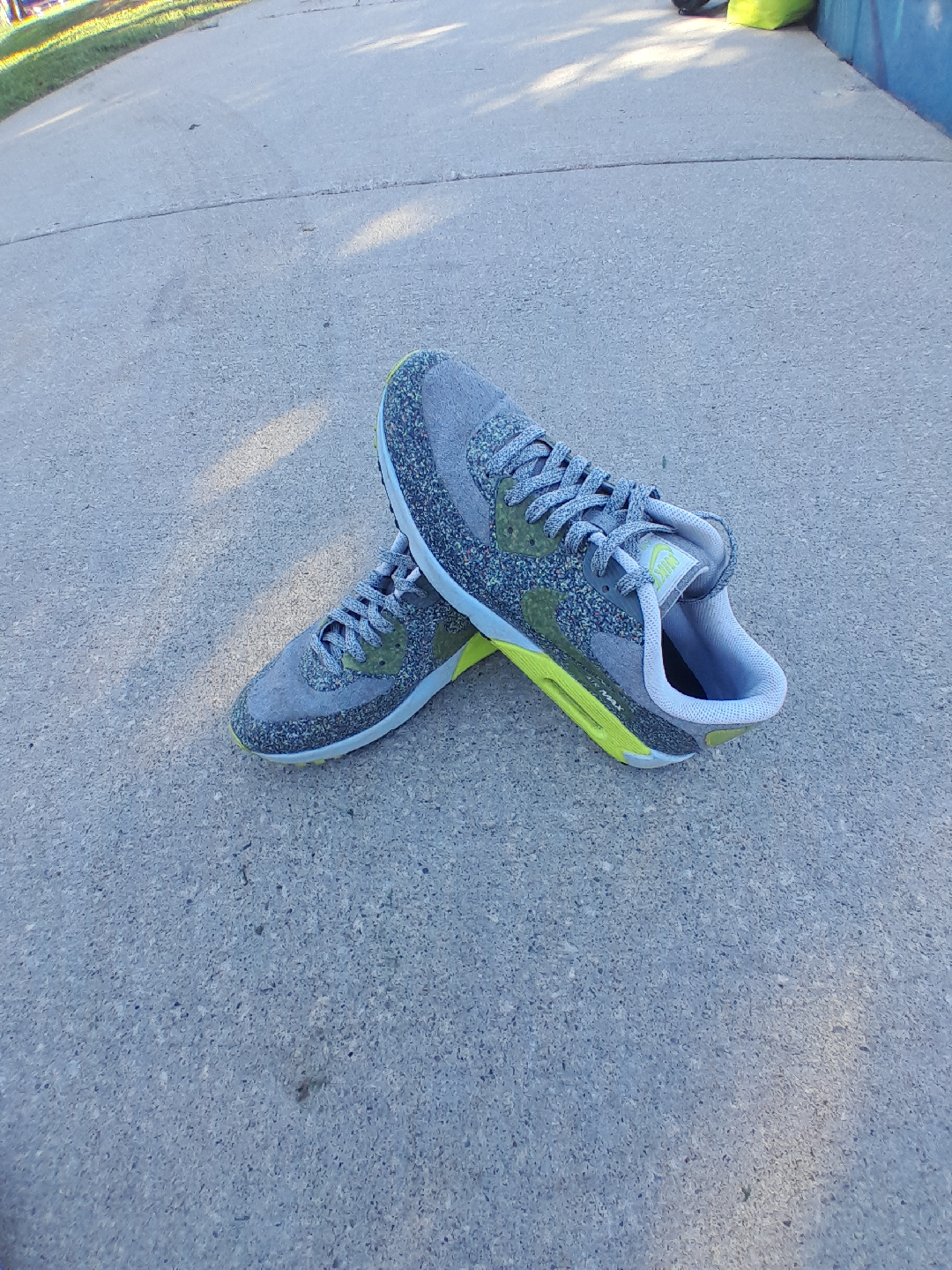 Nike Air Max 90 Grey/Green Sneakers Men's Size 10 - photo 3