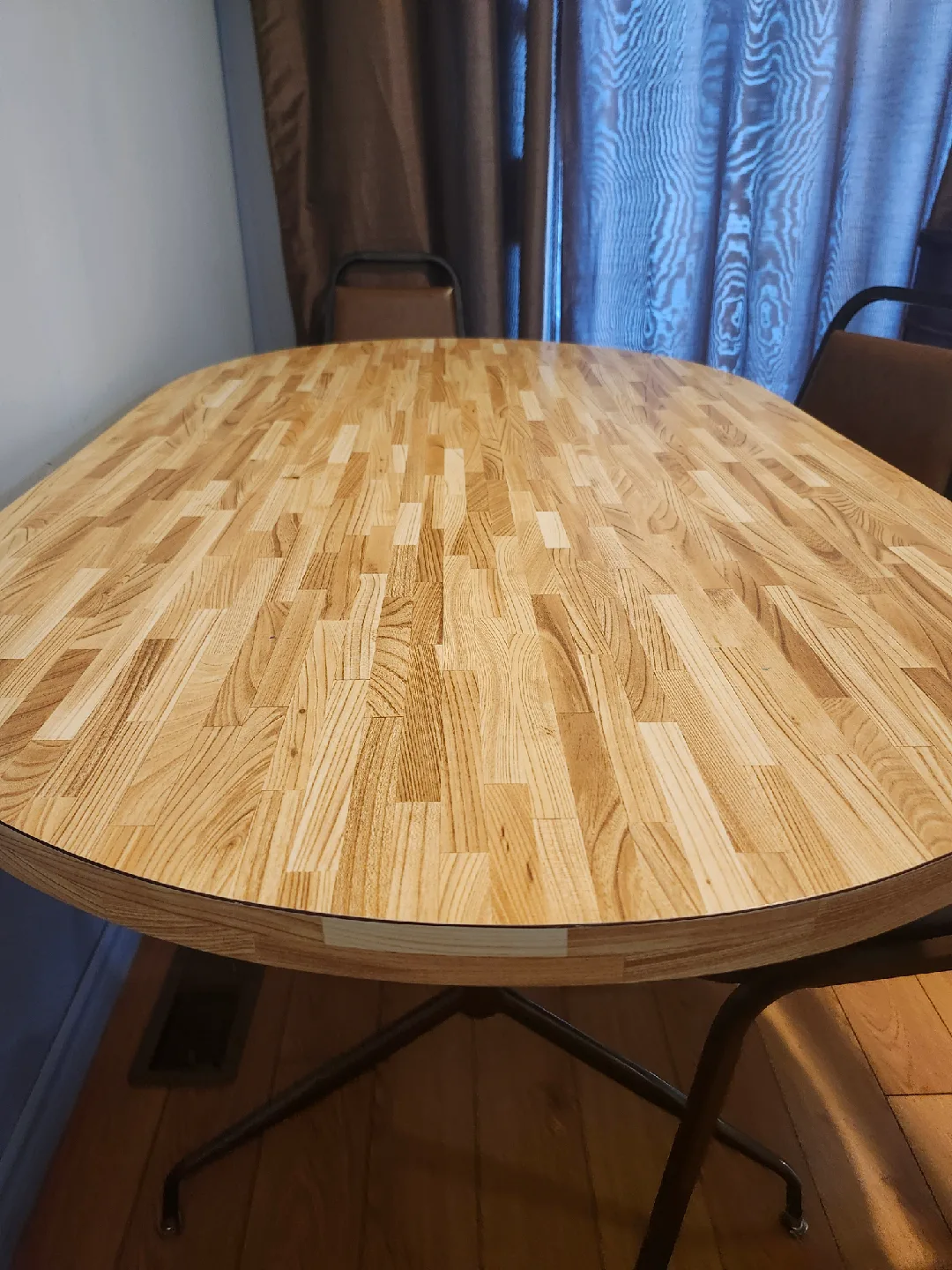 Oval Dining Table - Wood image indicator(5)