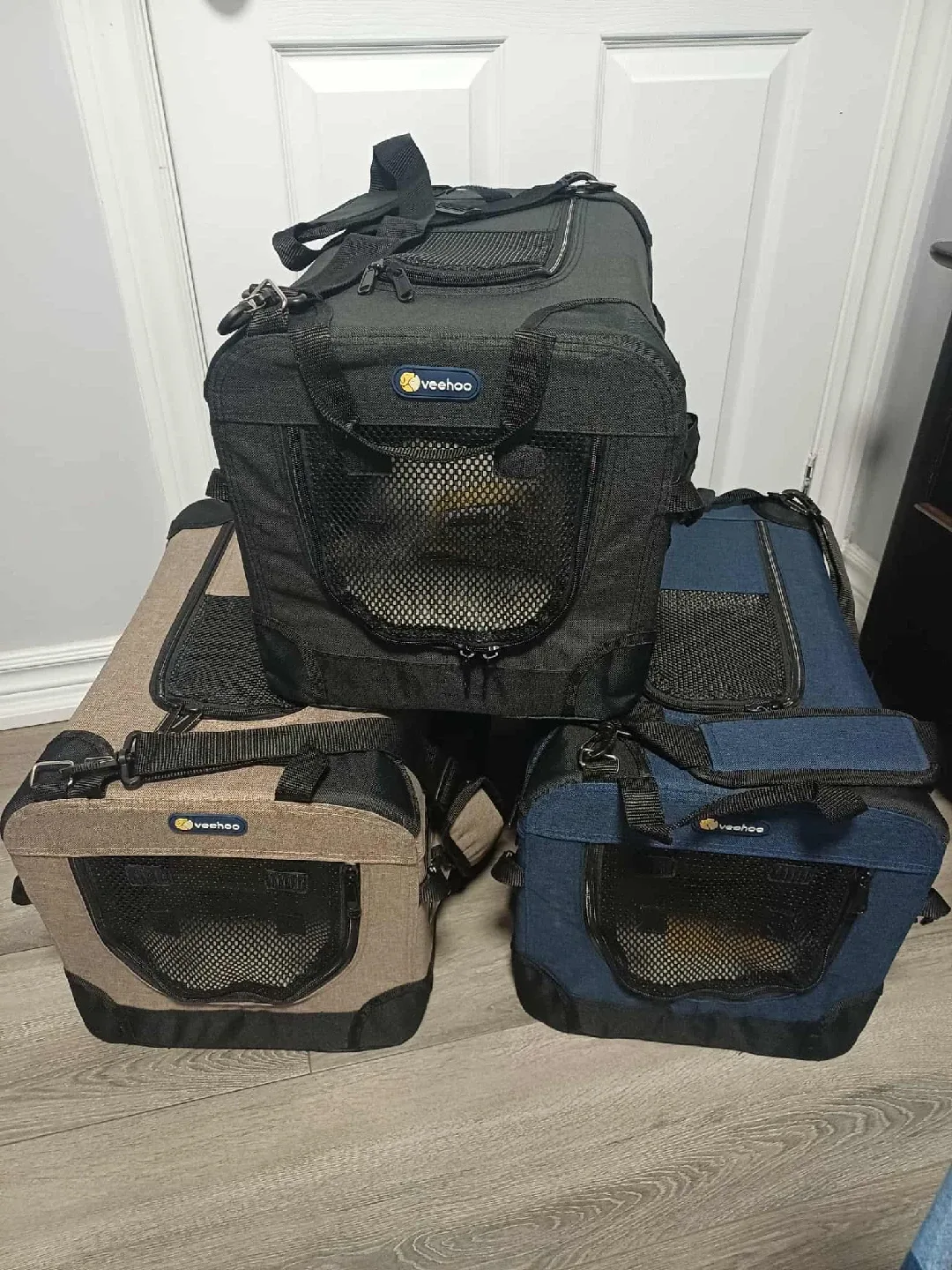 Veehoo Foldable Pet Carrier thumbnail