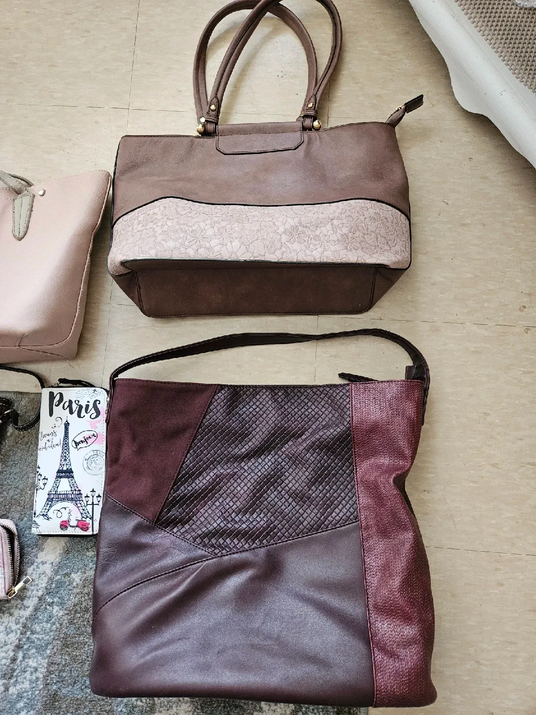 Assorted Used Purses & Wallets image indicator(2)