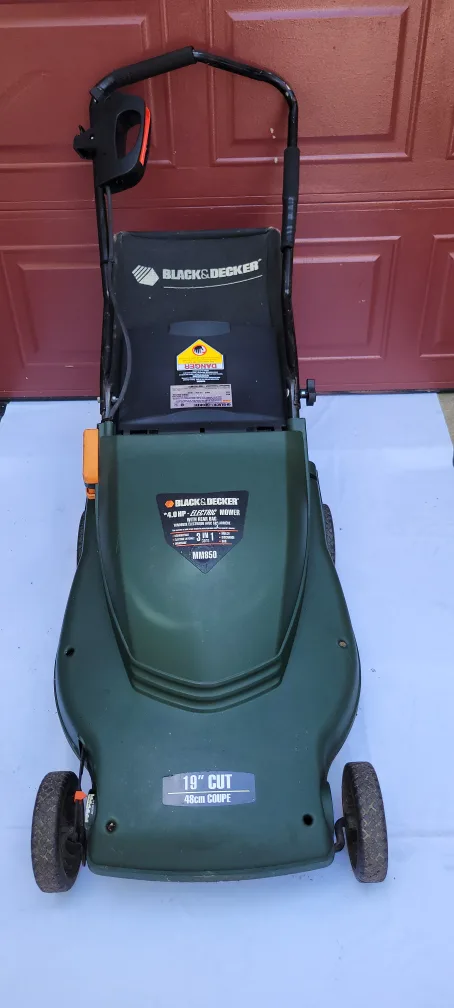 Black & Decker MM850 Electric Lawn Mower - 19" Cut thumbnail