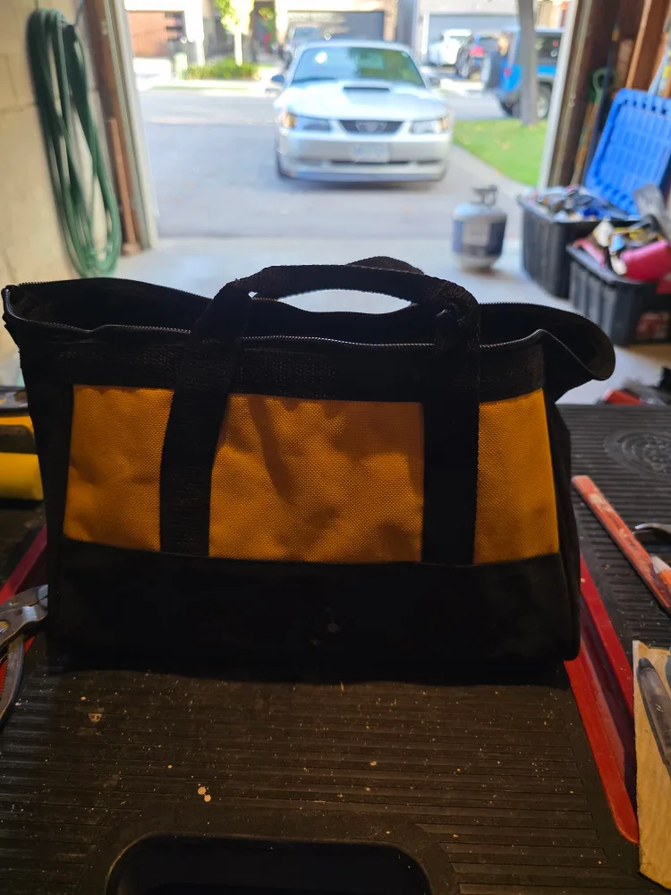 DeWalt Tool Bag - Yellow & Black image indicator(2)