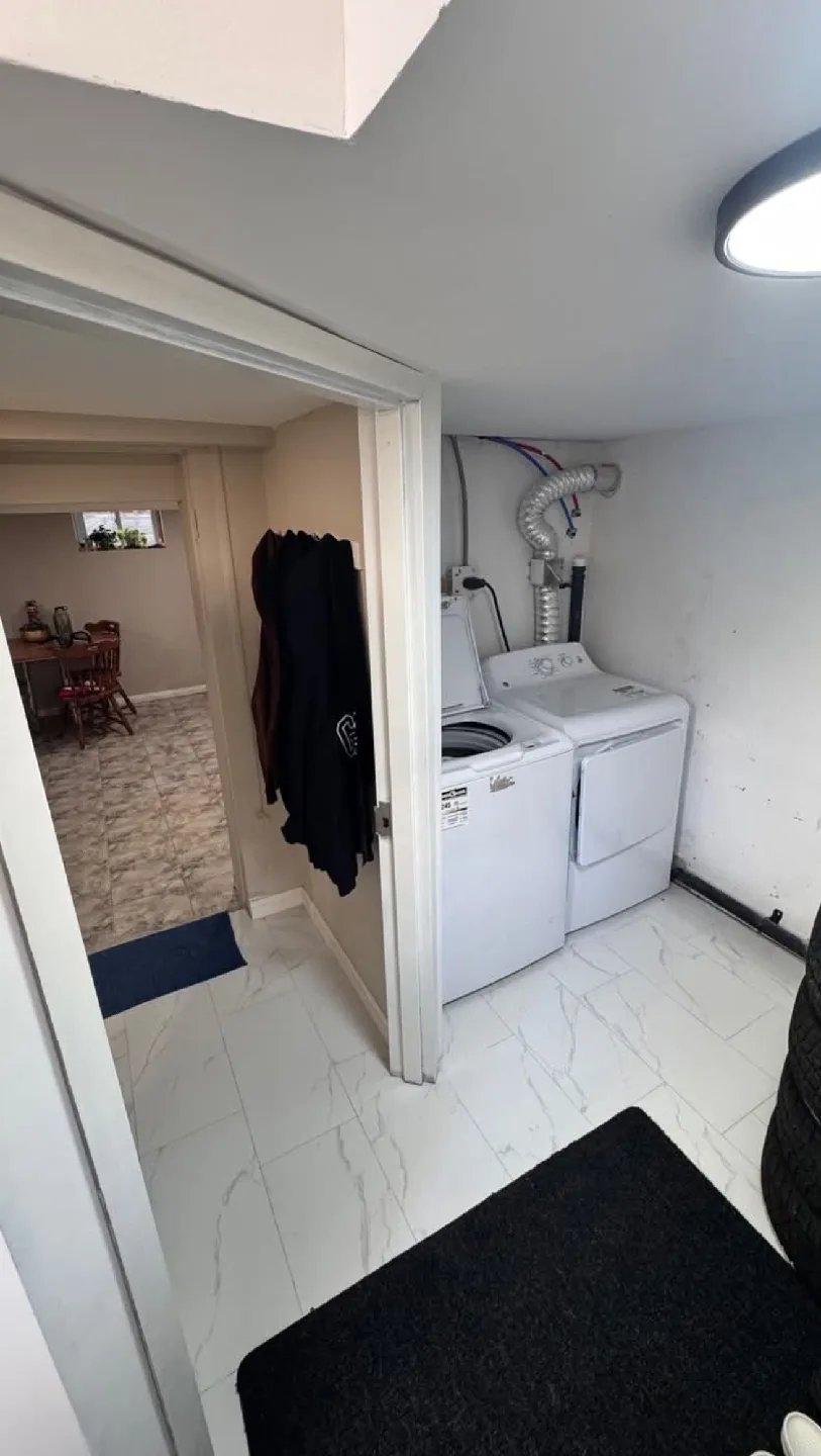 1 Bedroom Basement Apartment image indicator(10)