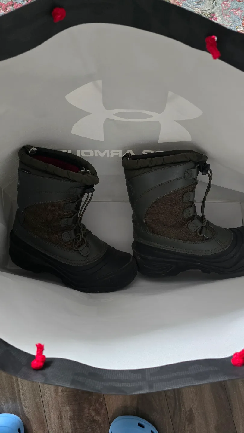 Under Armour Kids Jacket and North Face Size 5 boots image indicator(3)