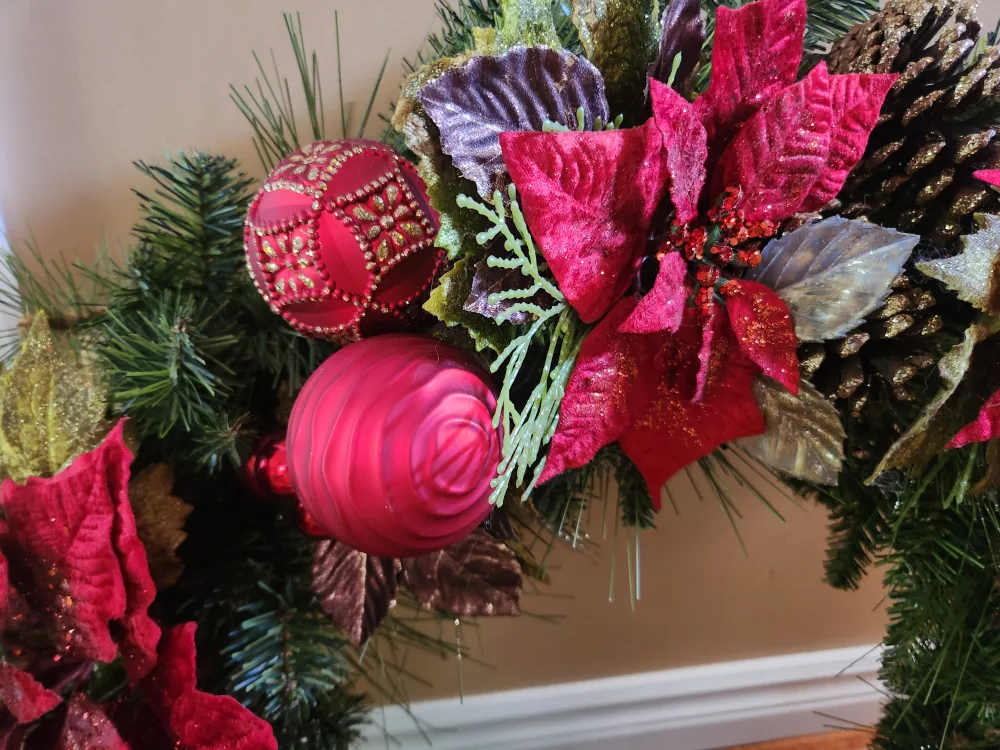 Christmas Wreath with Pinecones & Red Poinsettias image indicator(2)