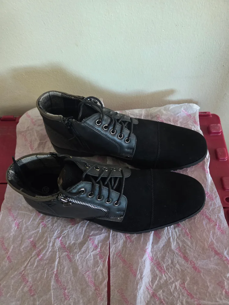 Dream Pairs Black Ankle Boots, Size 10 image indicator(3)