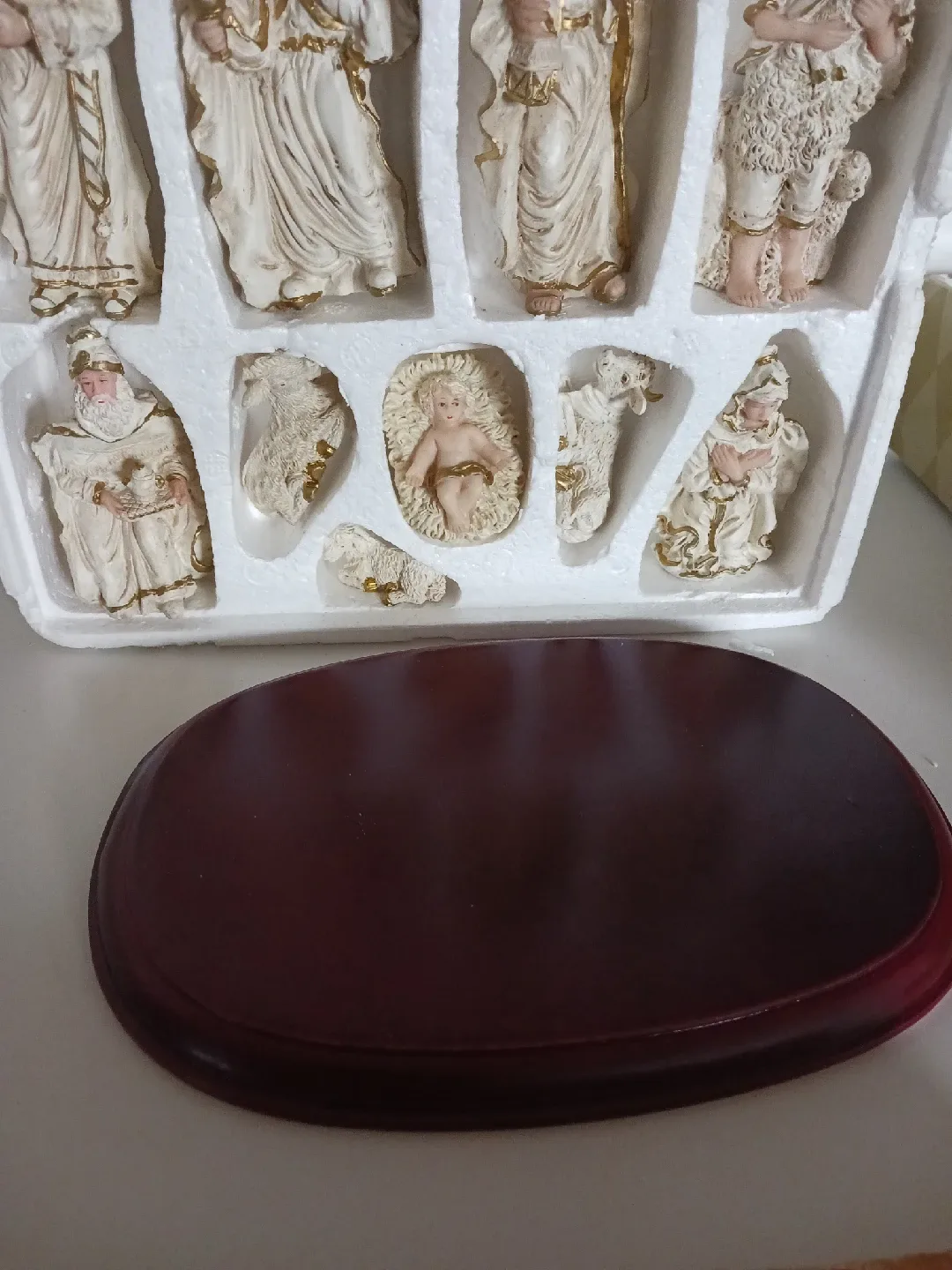 11-Piece Christmas Scene Wooden Base – Baby Jesus, Mary & others image indicator(10)