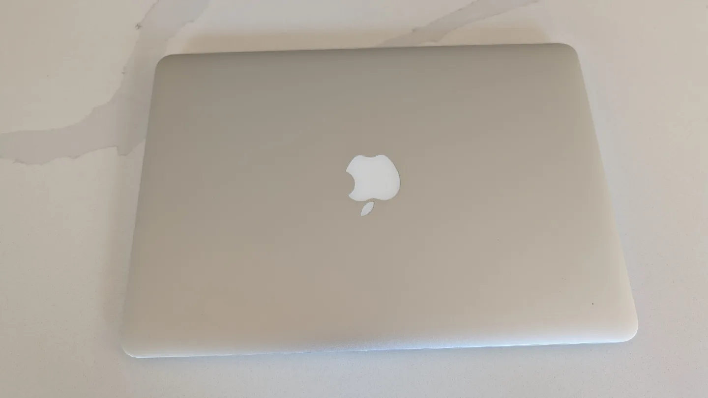 Macbook Air Intel- 8GB RAM, 128GB Hard Drive (2017) image indicator(3)