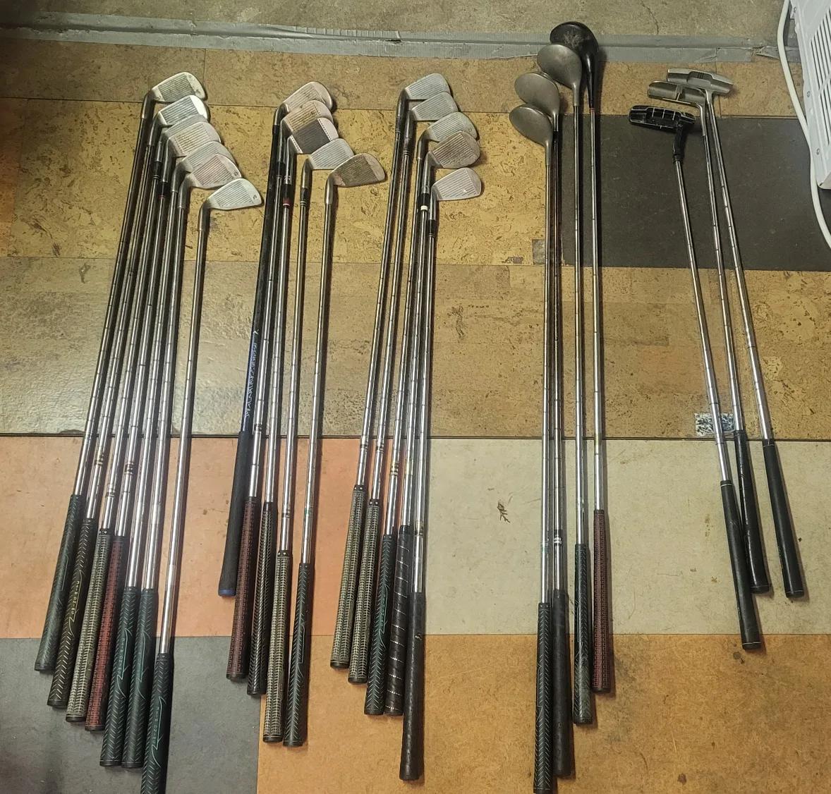 Golf Clubs - random sizes, types,brand image indicator(2)