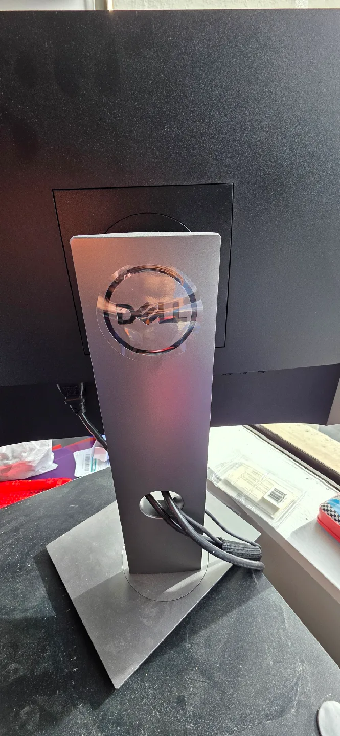 Dell Monitor - Brand New Condition! image indicator(2)