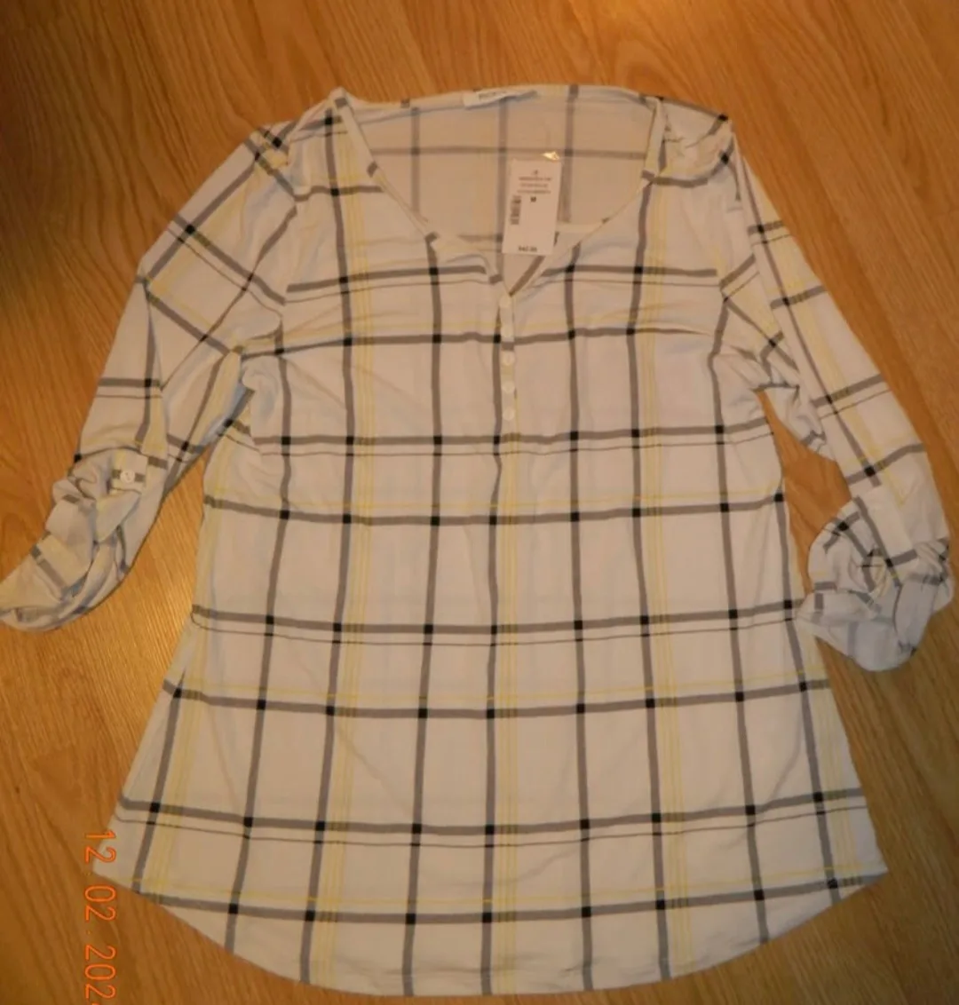 NWT RICKIS LONGER soft stretchy top...size M thumbnail