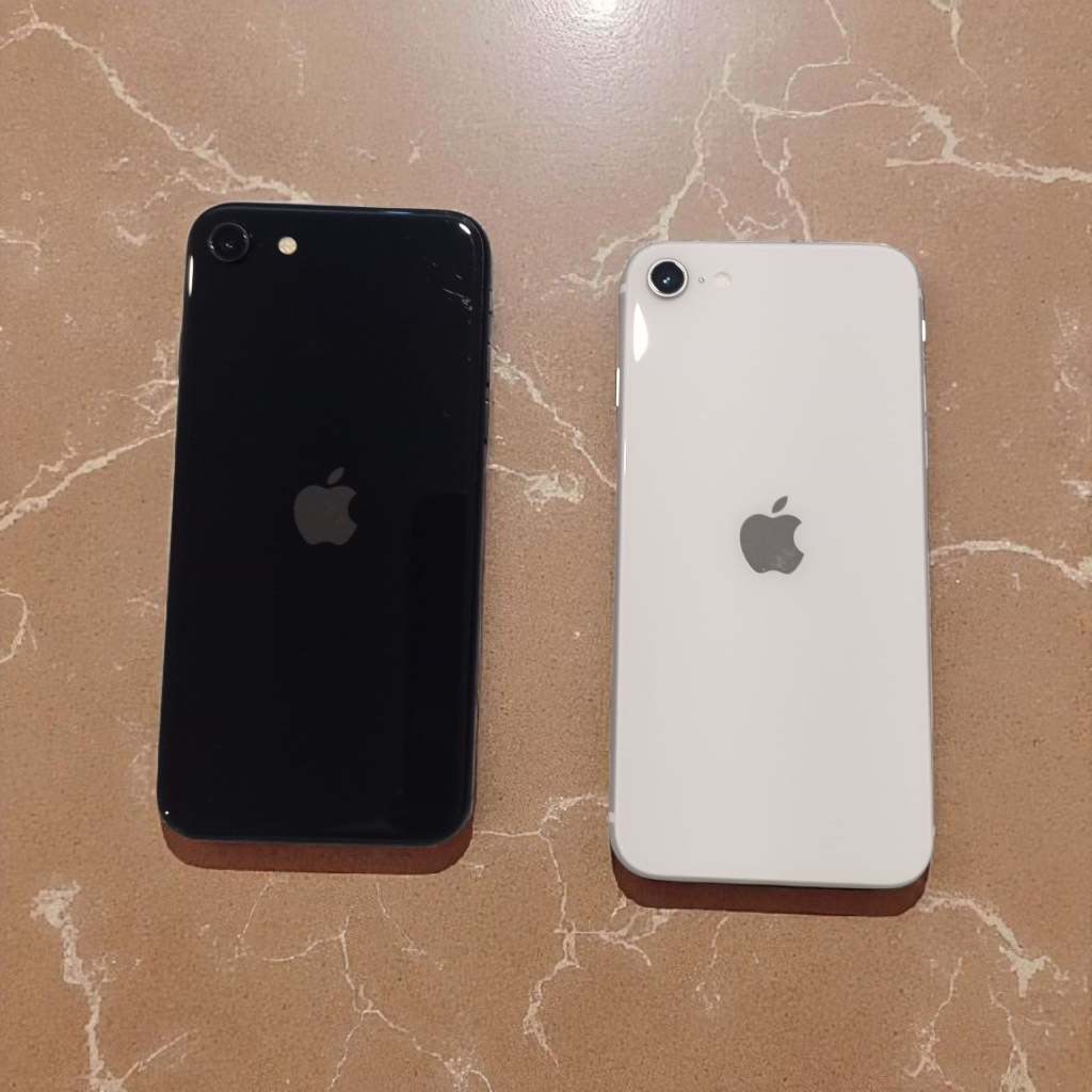 iPhone SE -64 GB (works perfectly)