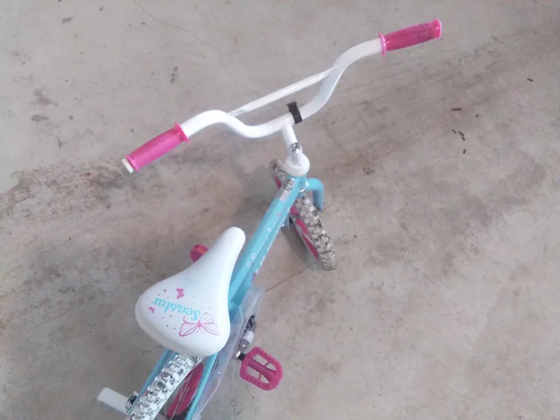 Huffy Sea Star Girls Bike - Training Wheels image indicator(4)