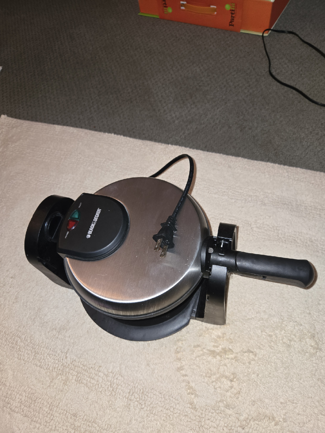 🥕  Black & Decker WM1404S Rotary Waffle Maker