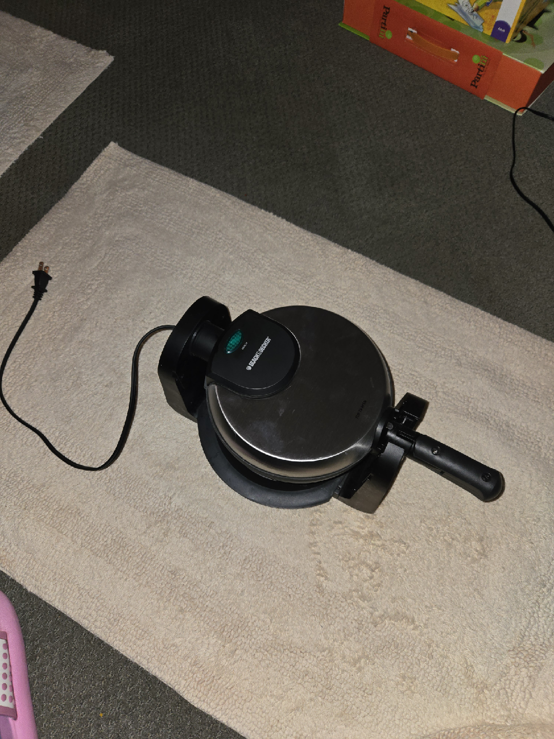 🥕  Black & Decker WM1404S Rotary Waffle Maker - photo 2