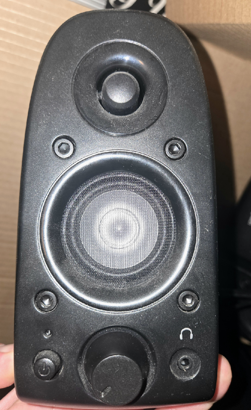 Logitech Z506 5.1 6-Speaker w/ Subwoofer Surround Sound System - photo 3
