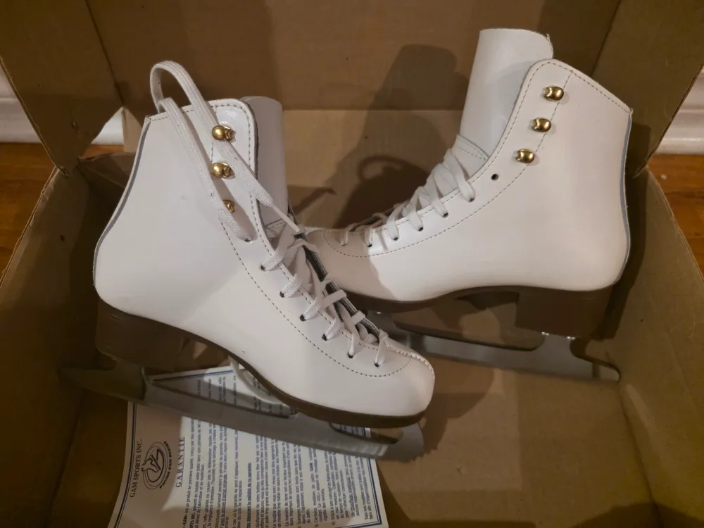 GAM Figure Skates - Size 1.5 thumbnail