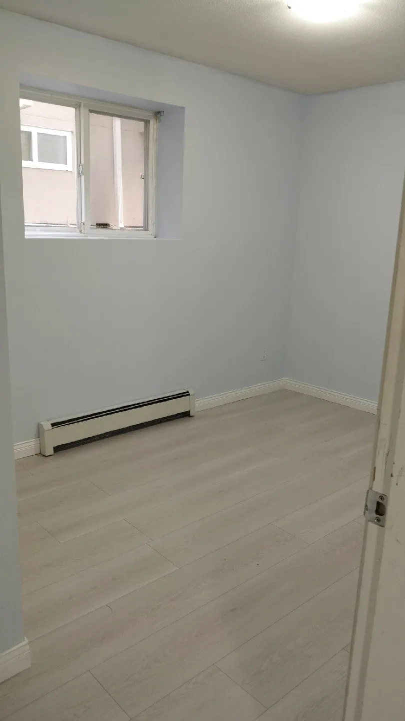 2 bedroom Basement Rent 604 441 7323 image indicator(10)
