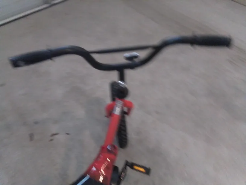 Red Kids Bike with Training Wheels image indicator(5)