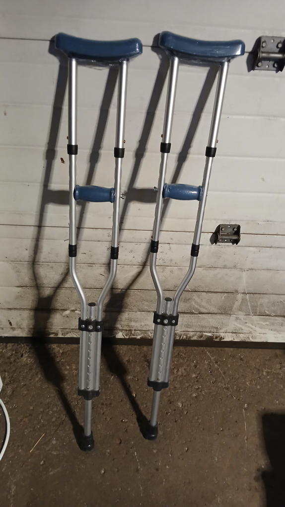 Adjustable Aluminum Crutches - photo 3