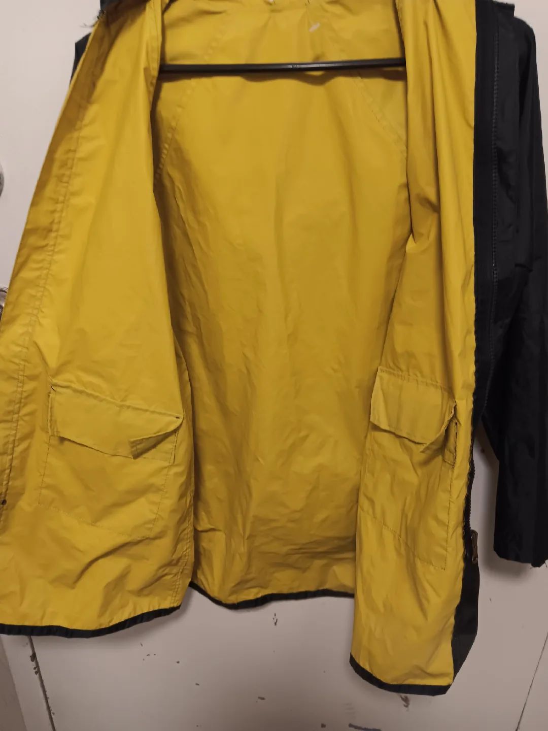 Child's Rain Jacket - Black & Yellow - Size 14 image indicator(3)