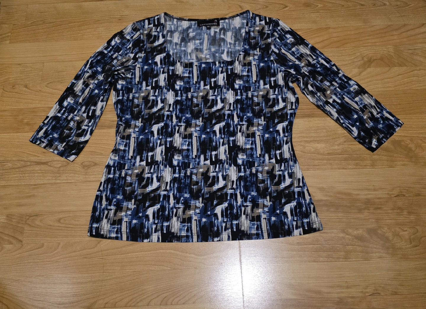 Women's Tops for $5 each. Size large - photo 2
