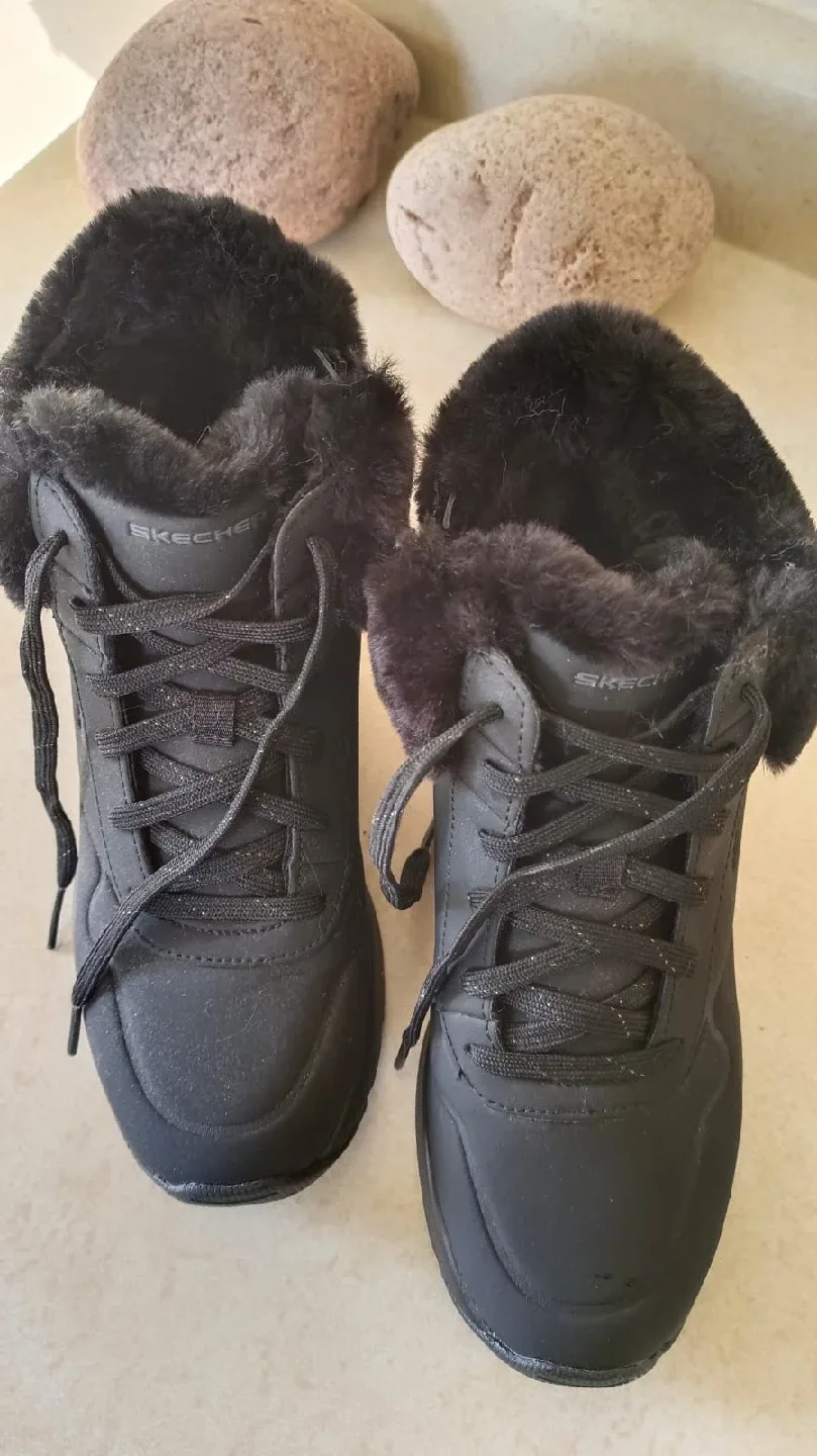 Skechers Women's Winter Boots - Size 8 image indicator(2)