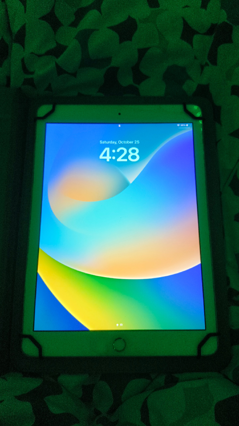 Apple iPad 5th Generation - Gold - photo 3
