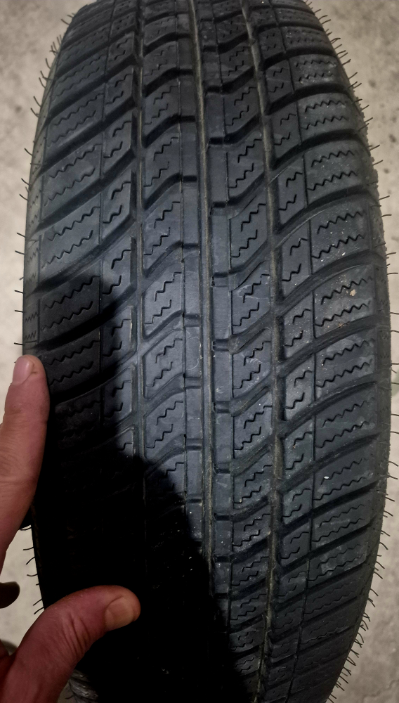 Like New 1 Motomaster All Season Tire Size 185 70 R14 M+S *DEAL* - photo 2