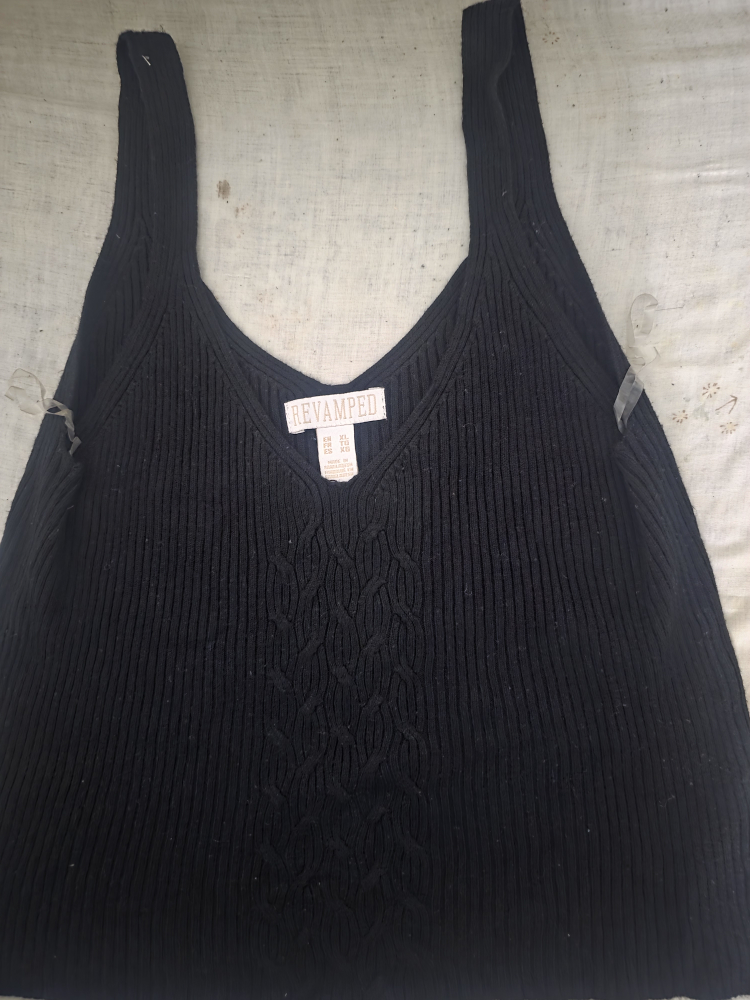 Revamped Black Tank Top & Cropped Sweater Set - photo 4