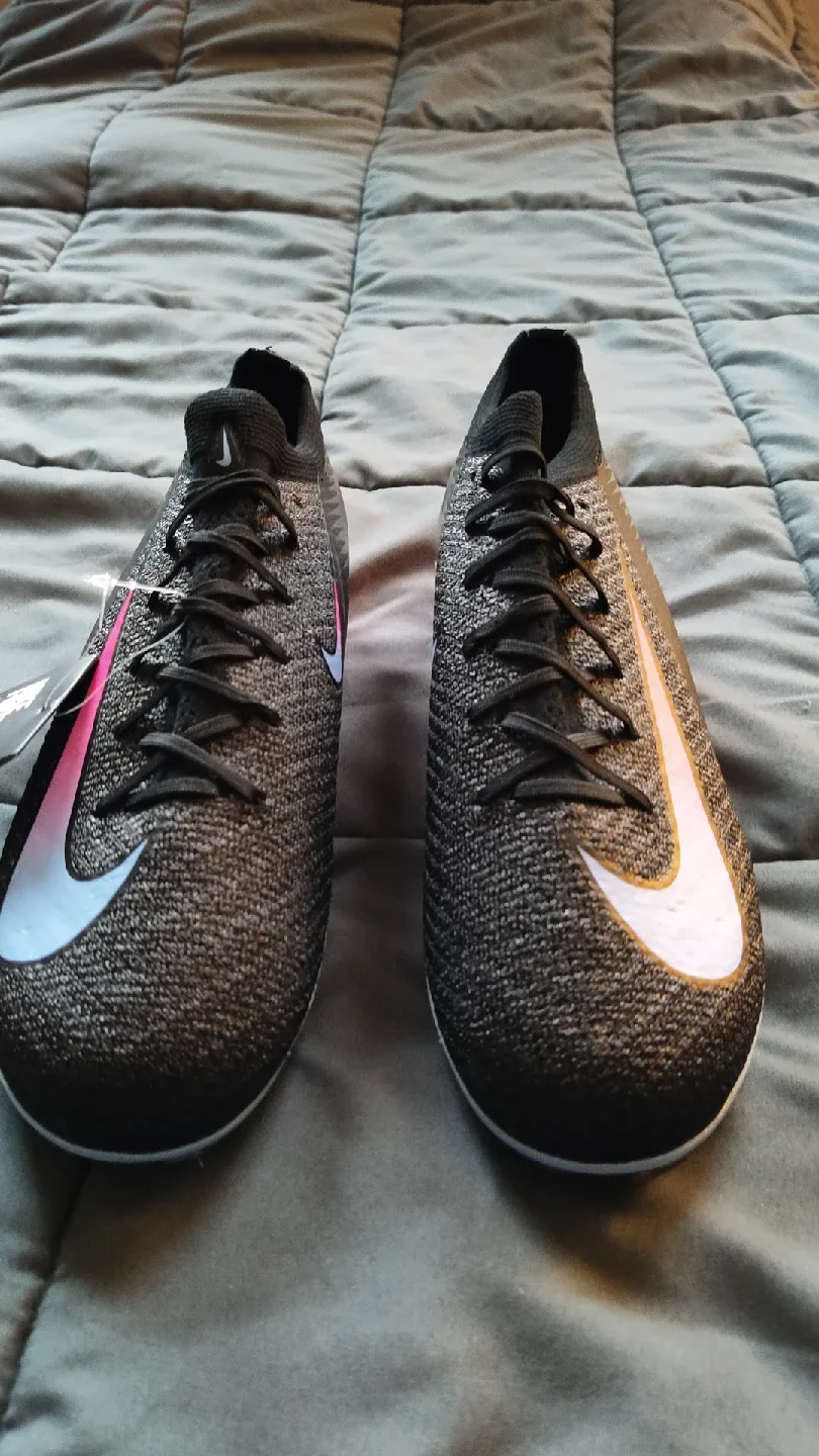 Mercurial Vapor 15 Football Boots, size 9.5 image indicator(3)