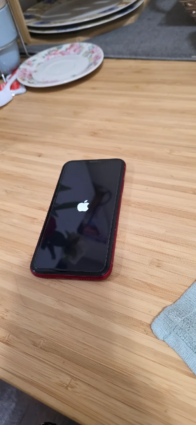 iPhone XR Red 128GB thumbnail