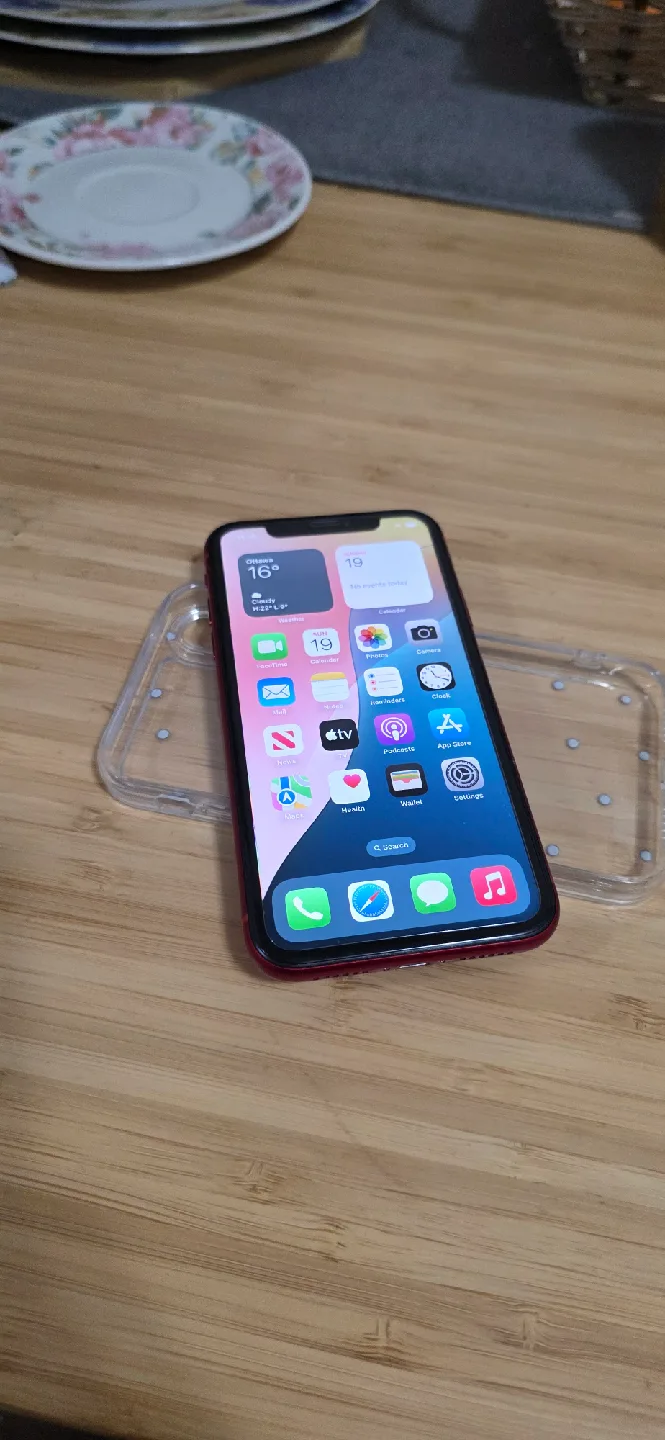 iPhone XR Red 128GB image indicator(4)