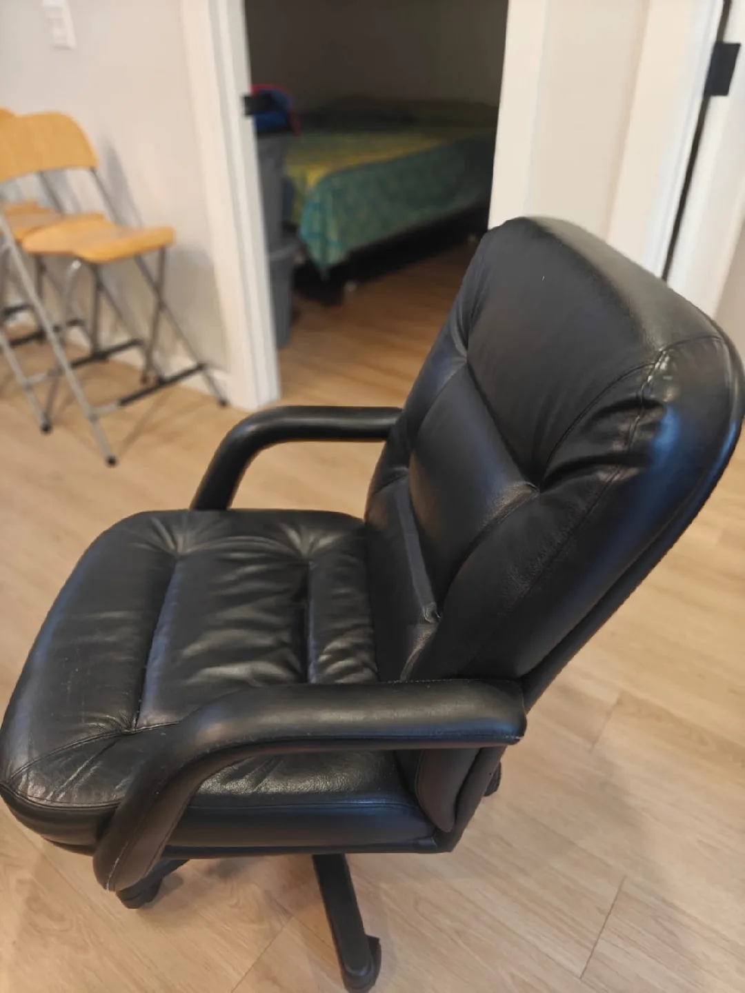 Black Office Chair image indicator(2)
