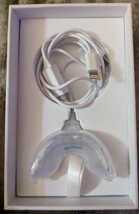 Snow Teeth Whitening Kit with Box image indicator(4)