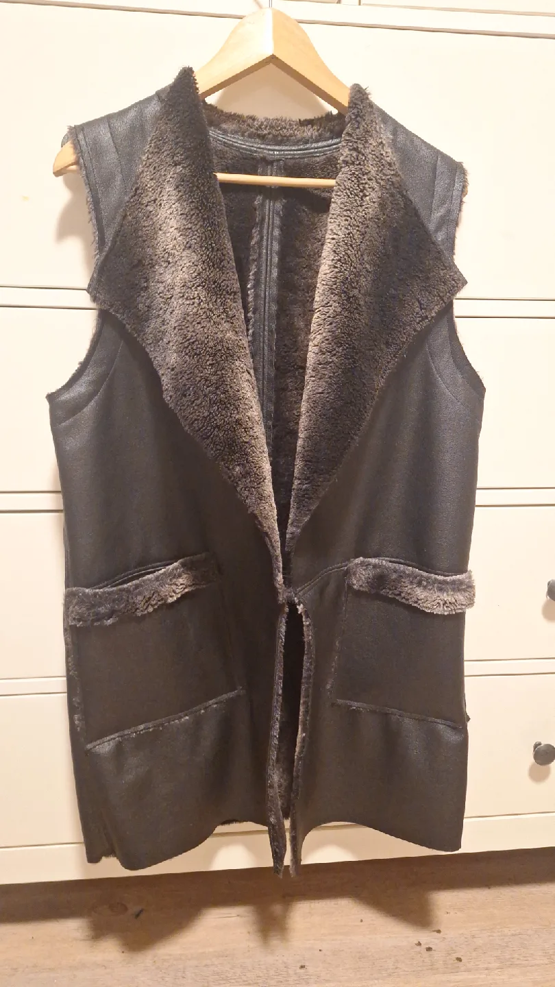 Faux Fur leather vest. M/L image indicator(2)