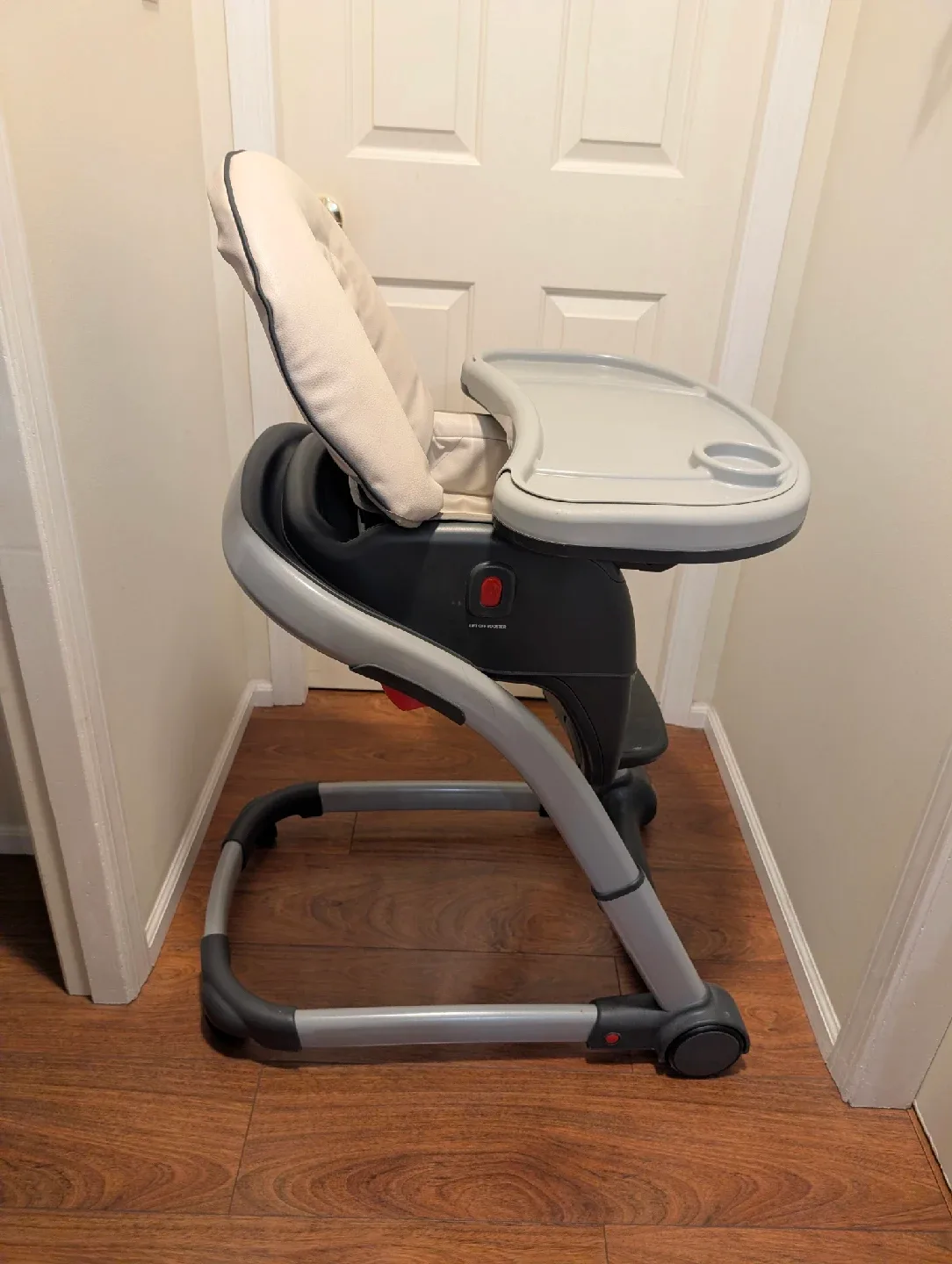 Graco Blossom 6-in-1 High Chair - Infant to Youth image indicator(2)