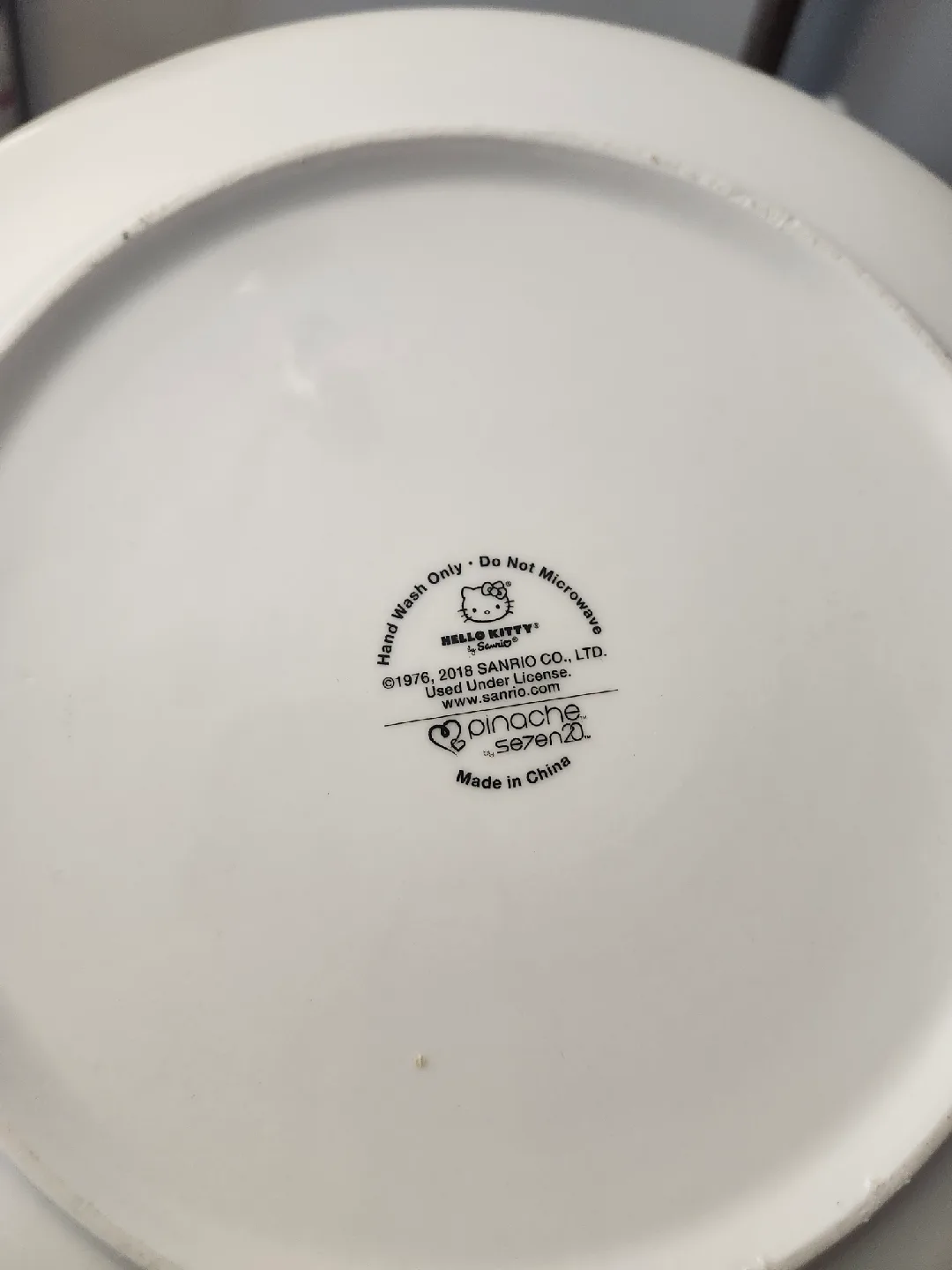 set of 4 Hello Kitty dinner plates image indicator(6)