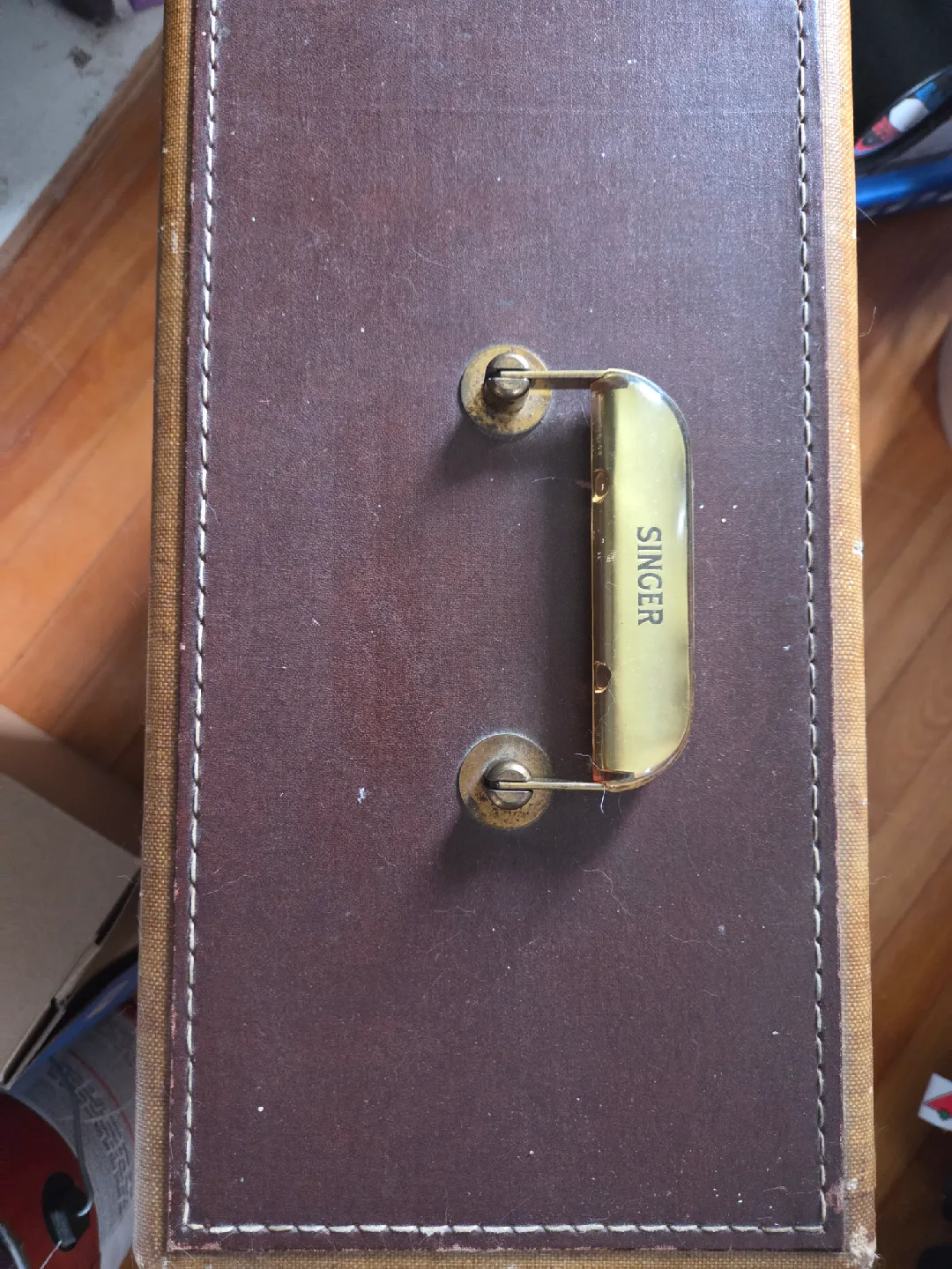 Vintage Singer Sewing Machine with Case image indicator(2)