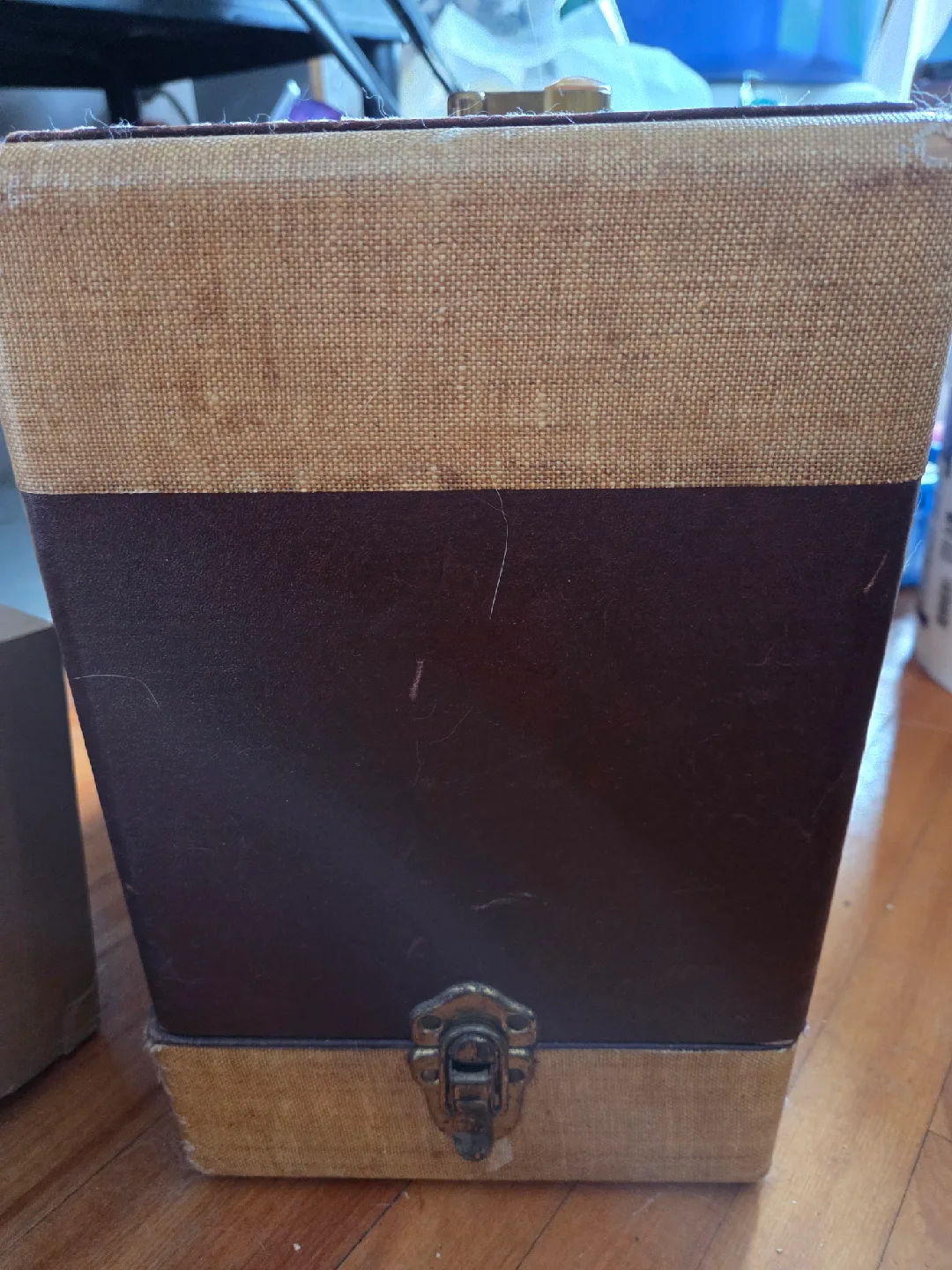 Vintage Singer Sewing Machine with Case image indicator(3)