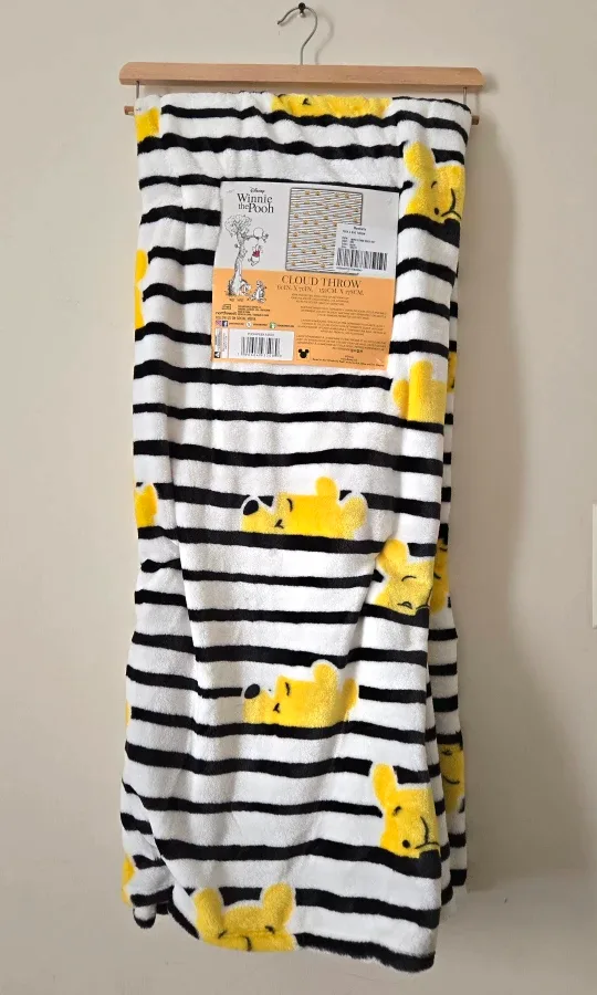 Disney Winnie the Pooh “Peek-A-Boo” Cloud Throw Blanket 60x70 image indicator(2)