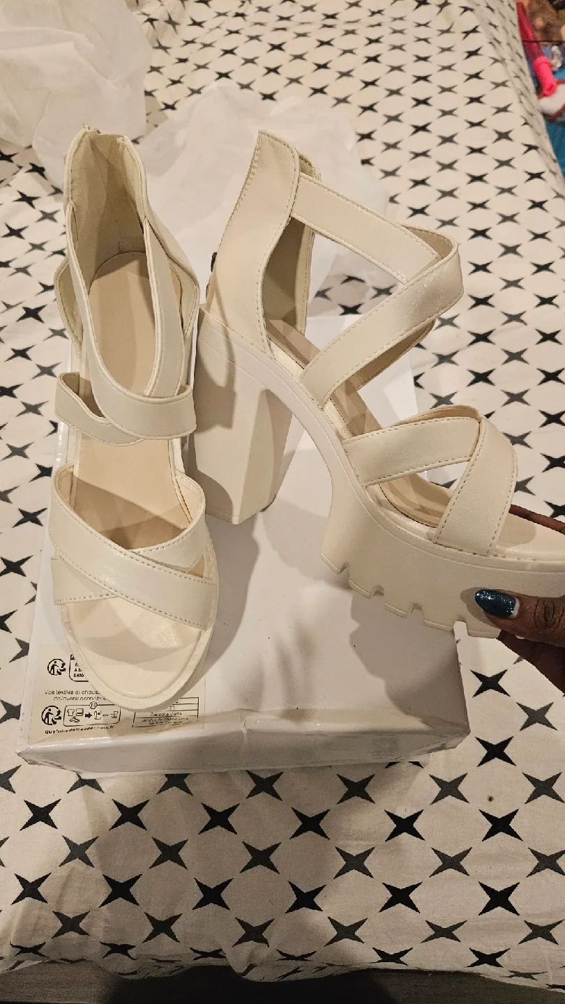 Romwe White Platform Heels - Size 40 image indicator(2)