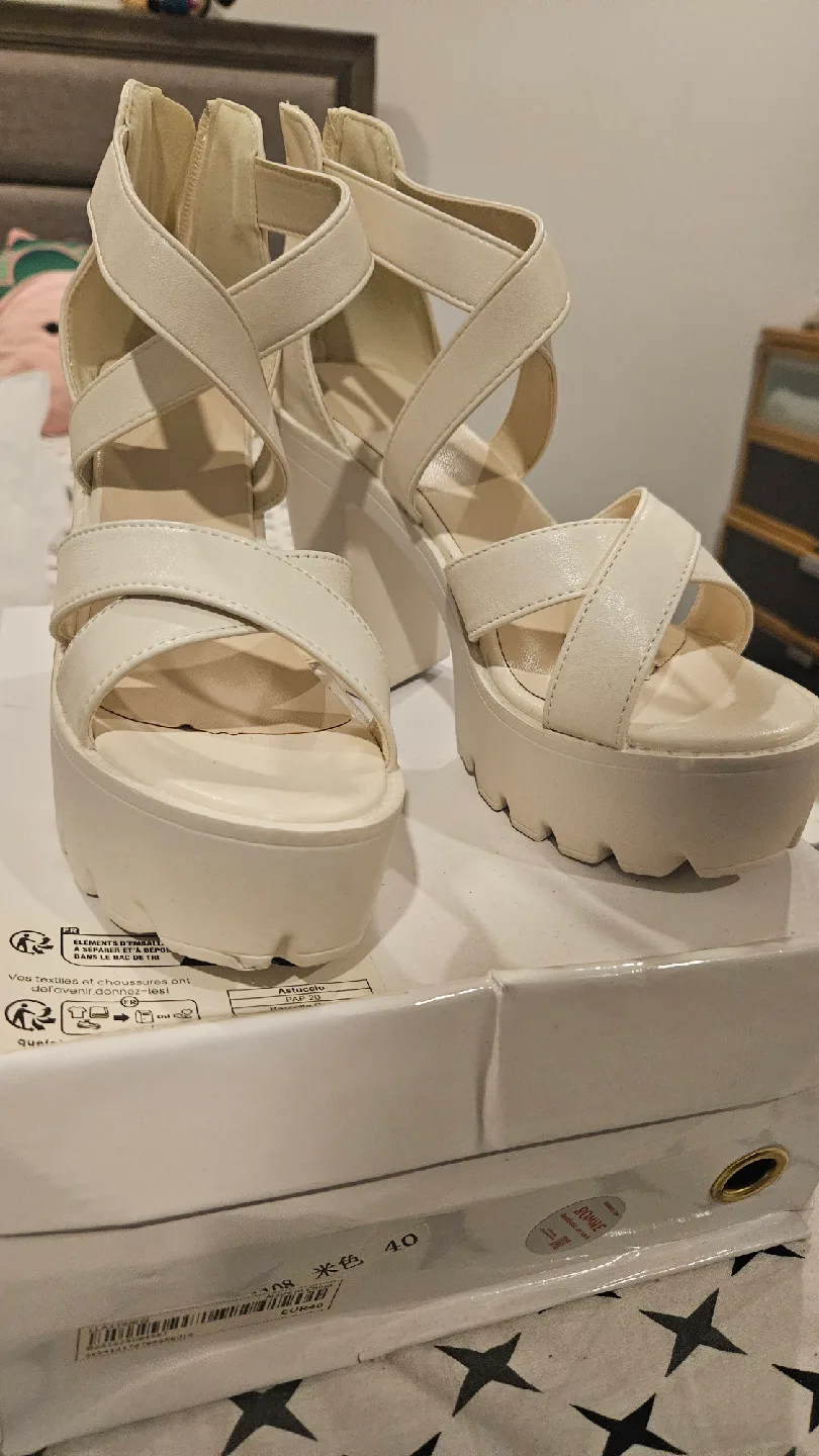 Romwe White Platform Heels - Size 40 image indicator(3)